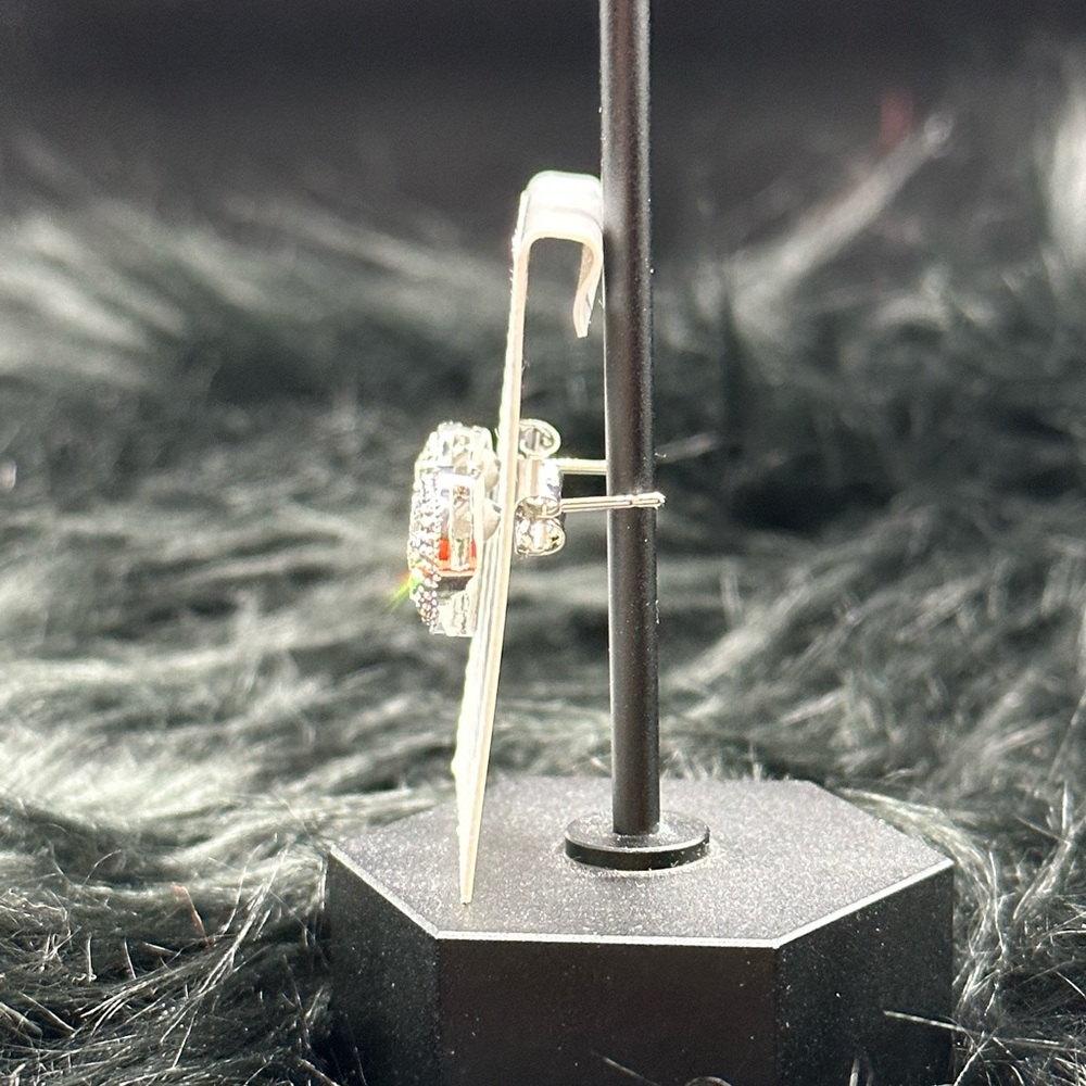 Round stud - Picture 2 of 2
